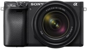 Sony Alpha 6400 | Appareil Photo Numérique Hybride APS-C en kit avec l'Objectif Zoom E 18-135mm f/3.5-5.6 OSS ( 24,2 MP, AF en 0.02s, Suivi des Yeux, 4K HLG, Ecran Selfie...